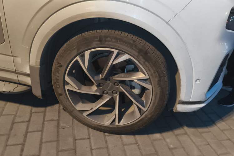 Used Lynk & Co 09 2021 2.0T Halo Six-Seater
