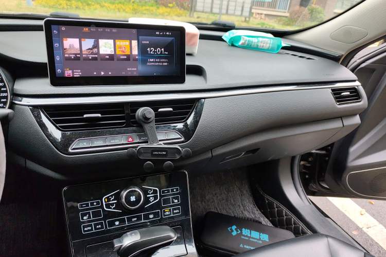 Used Hongqi H5 2018 30TD Smart Connect Dynamic Edition Audio And AC Panel