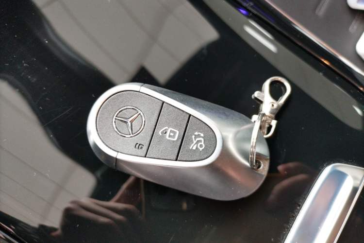 Used Mercedes-Benz C-Class 2024 Restyled C 260 L Sport Edition Vehicle Key