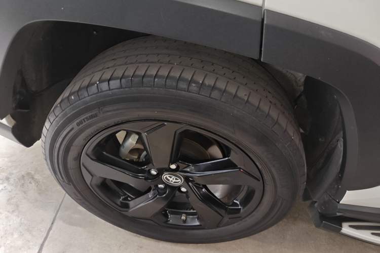 Used Toyota RAV4 2020 Dual-Engine 2.5L E-CVT 4x4 Elite PLUS Edition Right Rear Wheel Hub