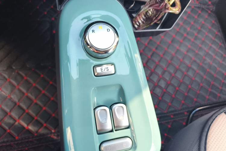 Used CHANGAN NEVO Lumin 2022 210km Sweet Edition Gear Lever