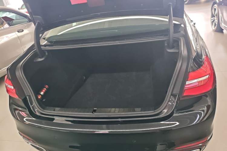 Used BMW 7 Series 2017 730Li Leading Model
