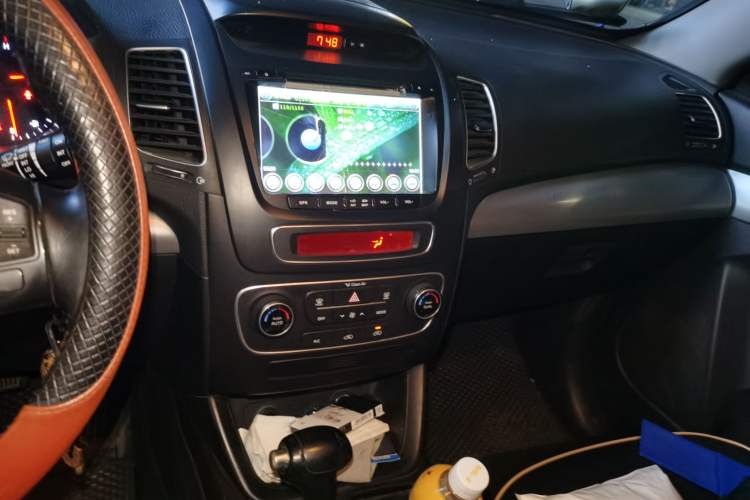 Used Kia Sorento 2013 2.4L 5-Seater Gasoline Comfort Edition Audio And AC Panel