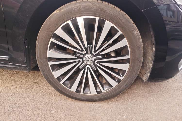 Used Volkswagen Passat 2019 330TSI Luxury Edition China VI Standard
