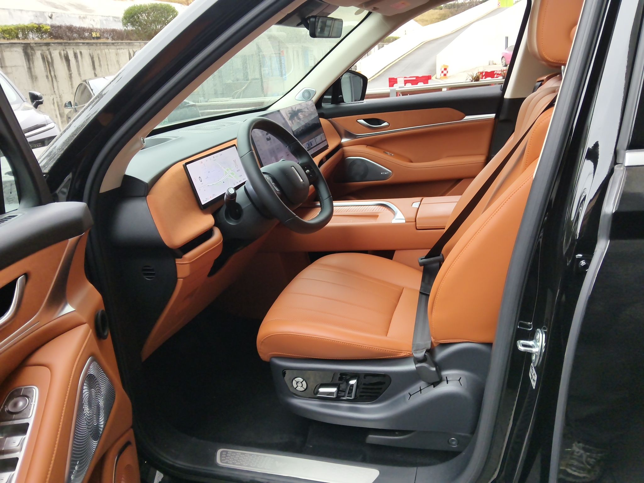 Переднее сиденье в автомобиле