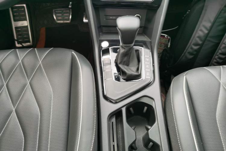 Used Volkswagen Tiguan L 2022 330TSI Automatic Two-Wheel Drive R-Line Enhanced Edition
