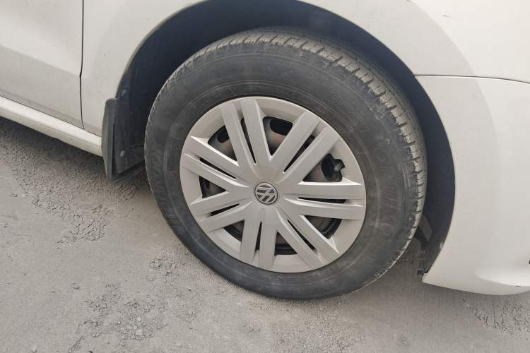 Used Volkswagen Polo 2016 1.4L Automatic Trendy Model Right Front Wheel Hub