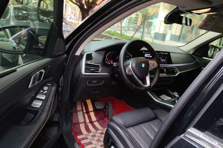 Used BMW X7 2019 xDrive40i Luxury Package with Leading Features Driver Seat