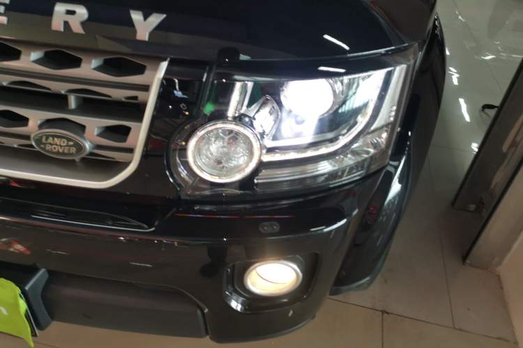 Used Land Rover Discovery 2015 3.0 SC V6 SE Left Front Headlight