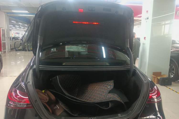 Used Mercedes-Benz E-Class 2023 Facelift E 260 L
