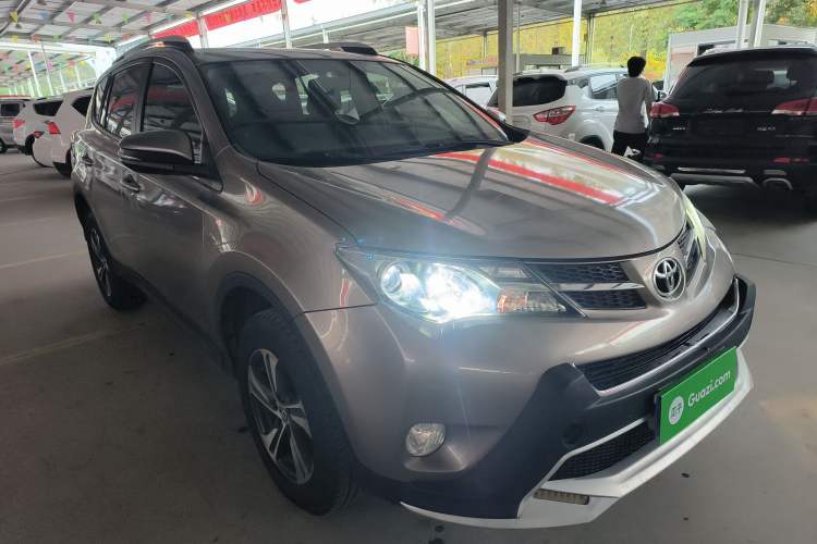 Used Toyota RAV4 2015 2.0L CVT Two-Wheel Drive Fashion Edition