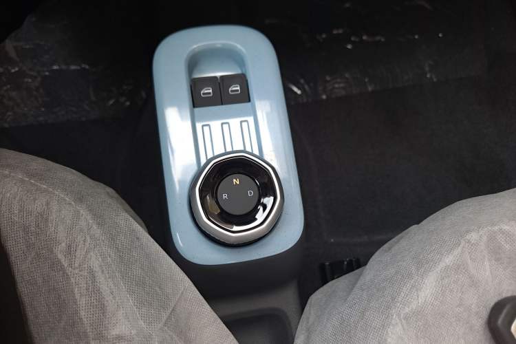 Used Geely Galaxy Panda 2024 Panda Mini 200km Endurance Bear Gear Lever