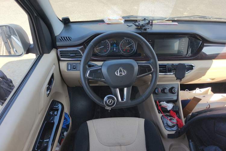 Used Kuayue Kuayue Xing V5 EV 2021 Luxury 6-Seater Passenger Bus with Lingdian System
