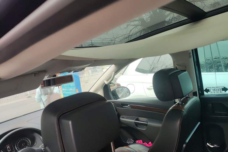 Used Volkswagen Sharan 2014 2.0 TSI Comfort Model
