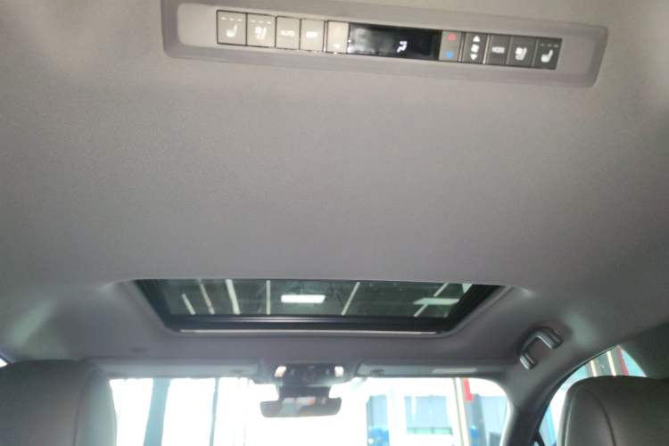 Used Toyota SIENNA 2023 2.5L Hybrid Deluxe Edition
