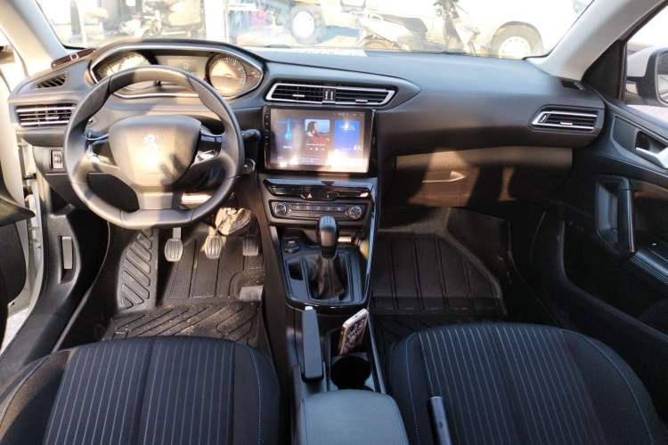 Used Peugeot 308 2018 1.6L Manual Fashion Edition
