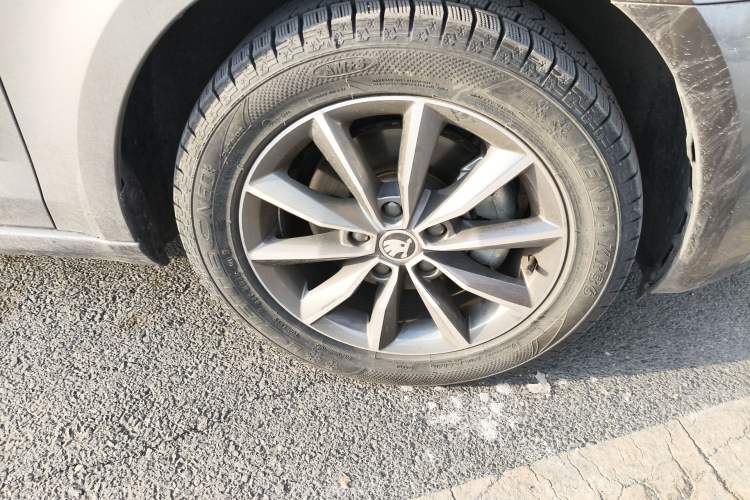 Used Skoda Octavia 2020 1.5L Automatic SmartDrive Comfort Edition Right Front Wheel Hub