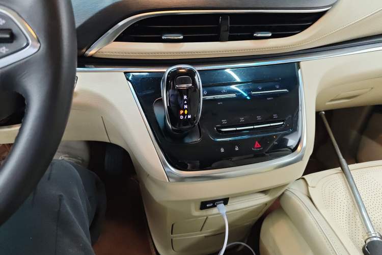 Used Buick GL8 2023 Facelifted Land Cruiser Executive Luxury Version Gear Lever