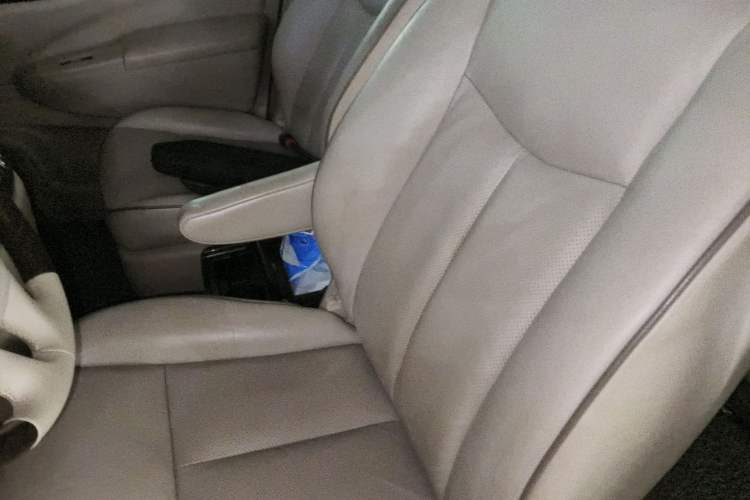 Used Nissan Quest 2013 3.5L SL Left Front Seat