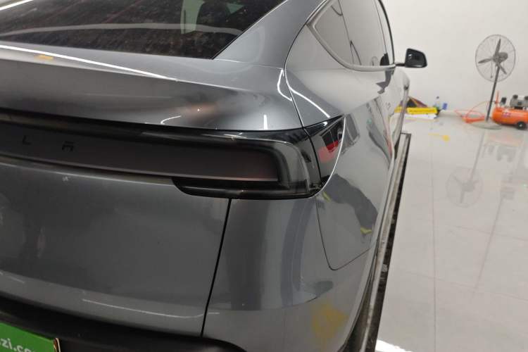 Used Tesla Model Y 2025 Long-Range All-Wheel-Drive Version
