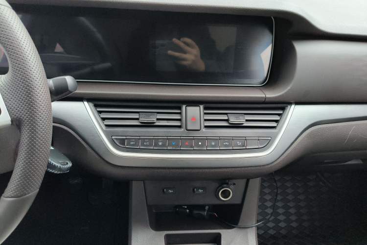 Used BAW Ruisheng Ace M7 2023 1.6L Long Wheelbase Enjoyment Version 7 Seats Audio And AC Panel