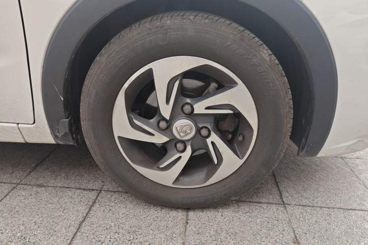 Used Baojun 310 2017 1.5L Automatic Fashion Model Right Front Wheel Hub