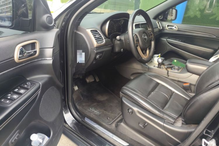 Used Jeep Grand Cherokee 2014 3.0TD Diesel Comfort Navigation Version Interior 3