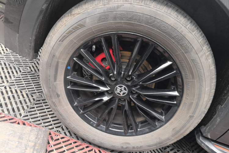 Used Venucia V 2022 260T Black Horse Edition · Idol Right Rear Wheel Hub