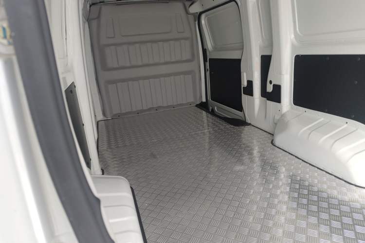 Used Dongfeng Yufeng EM27 2024 EM27L BYD CATL 41.86 kWh Interior 4