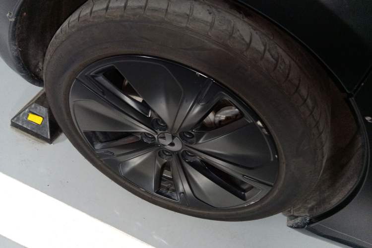 Used Nio ET5T 2023 75 kWh Touring Right Rear Wheel Hub