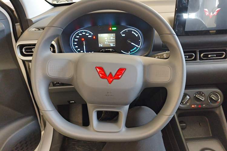 Used Wuling Hongguang New Energy 2024 All-Electric Model 300KM Standard Version Steering Wheel