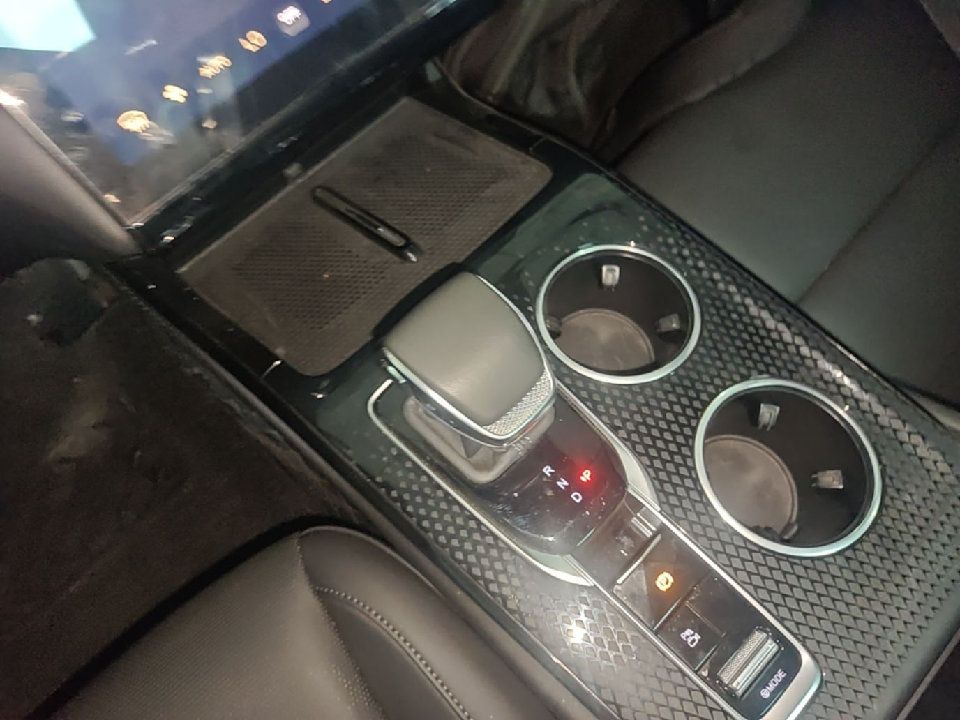Hongqi HS3 PHEV 2025 Model 117km Jingwei Edition — снимка 16