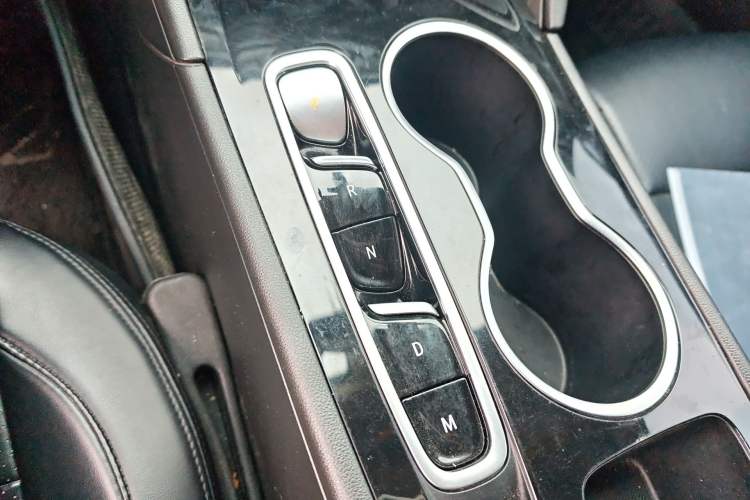 Used Buick Regal 2024 25T Deluxe Edition Gear Lever