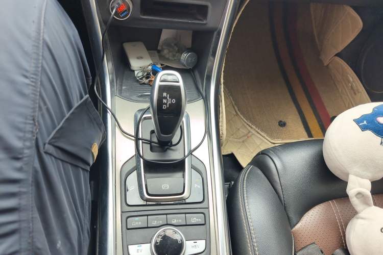 Used BYD Song New Energy 2017 Song DM 1.5TID All-Wheel Drive Prestige Model Gear Lever