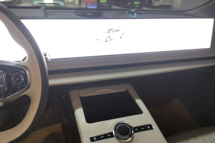 Used Geely Galaxy E8 2024 665 km Range Rear-Drive Starship Long-Range Version
