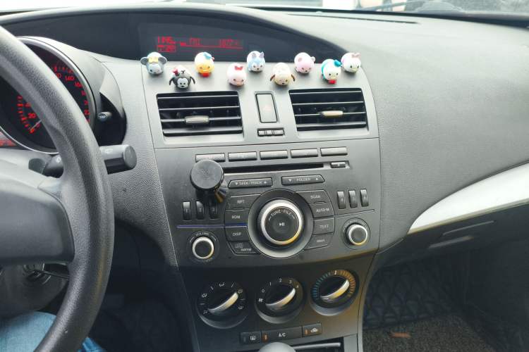 Used Mazda 3 2013 Hatchback 1.6L Automatic Elite Model Audio And AC Panel