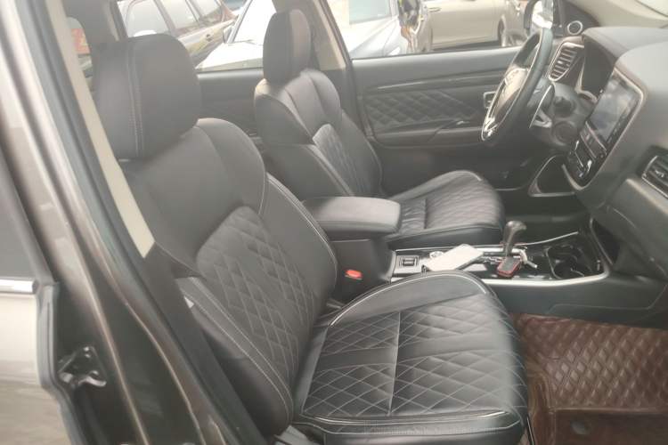 Used Mitsubishi Outlander 2020 2.4L 4x4 Zhi Xiang Edition 5 Seats
