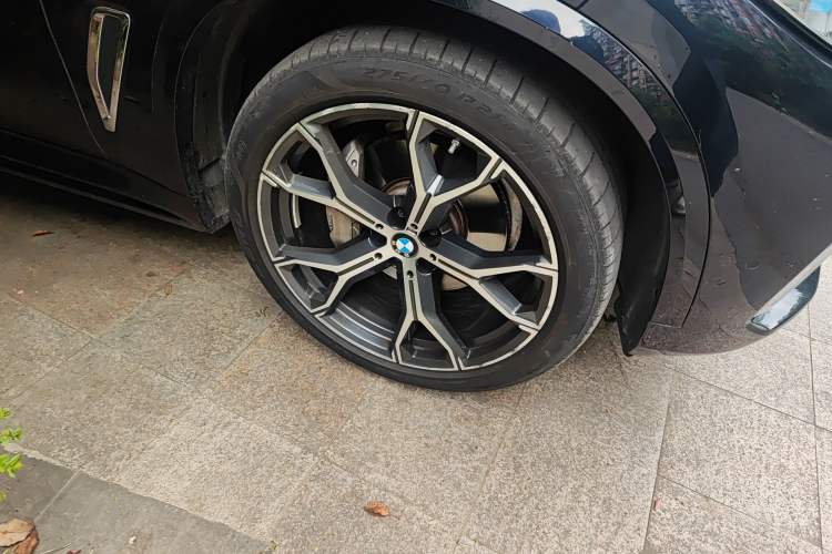 Used BMW X5 2022 xDrive 40Li M Sport Package Right Front Wheel Hub