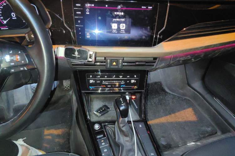 Used Volkswagen Passat 2020 Revised Version 330TSI Luxury Edition China VI Standard