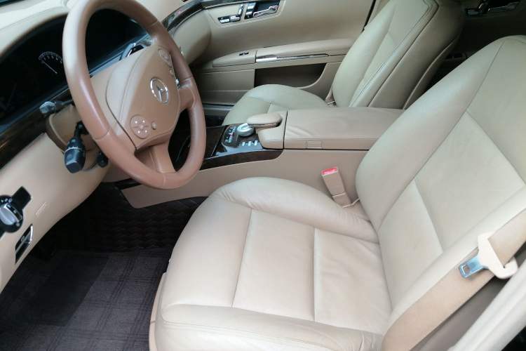 Used Mercedes-Benz S-Class 2012 S 300 L Business Standard Model
