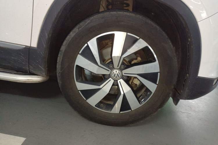 Used Volkswagen Tayron 2019 Teramont Edition 280TSI Two-Wheel Drive Luxury Model China VI Standard Right Front Wheel Hub