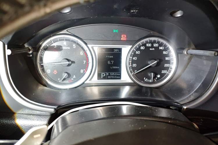 Used Suzuki Vitara 2016 1.4T Automatic Two-Wheel Drive Luxury Version Odometer Close Up