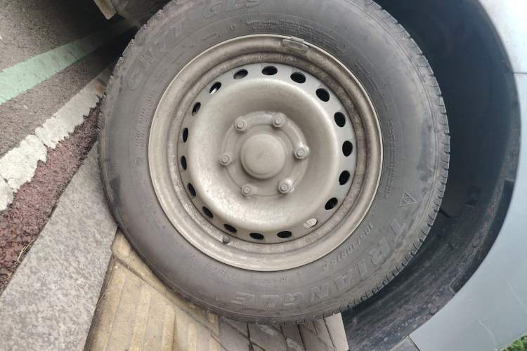 Used Wuling Yangguang 2024 300KM Comfort Version Passenger Van 75kW
