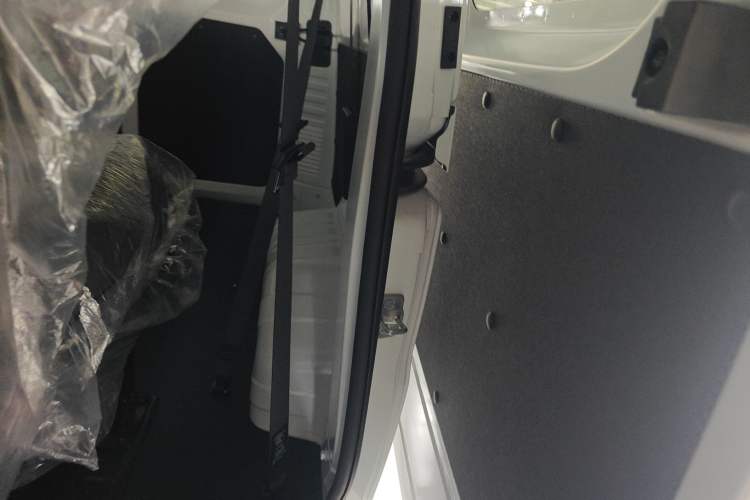 Used Ruichi EC75 2025 Model Passenger Vehicle Smart Driving Ultra-Charging Edition Pioneer II 50.1 kWh