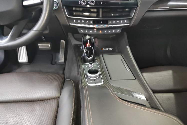 Used Cadillac CT5 2020 Revised 28T Platinum Sport Edition Gear Lever