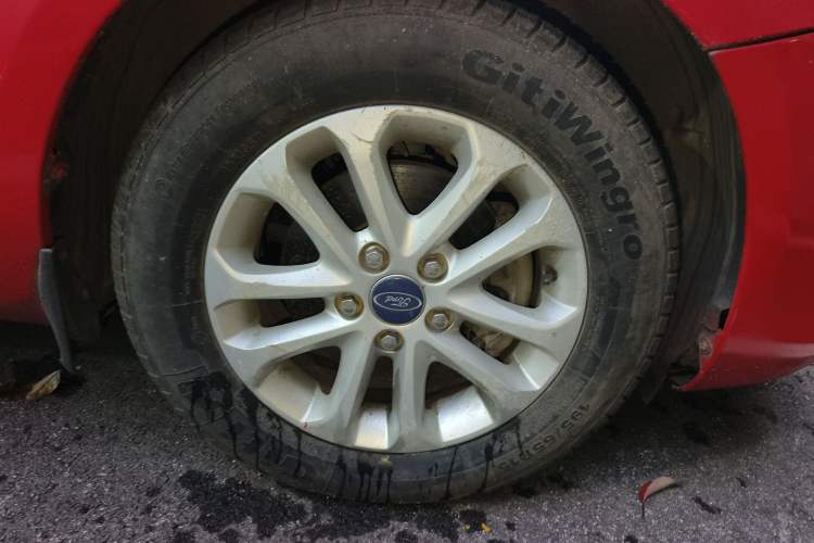 Used Ford Focus 2013 Hatchback Classic 1.8L Automatic Base Model Right Front Wheel Hub