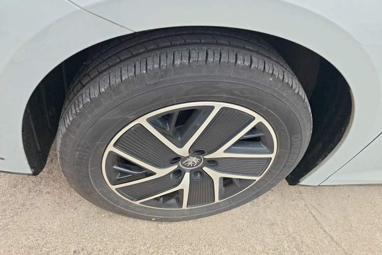 Used BYD Qin L 2024 DM-i 120KM Beyond Model Exterior 4