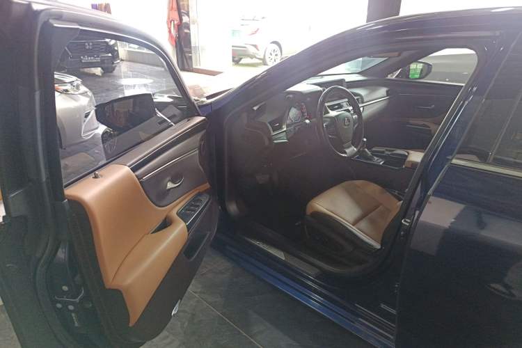 Used Lexus ES 2020 260 Excellence Edition
