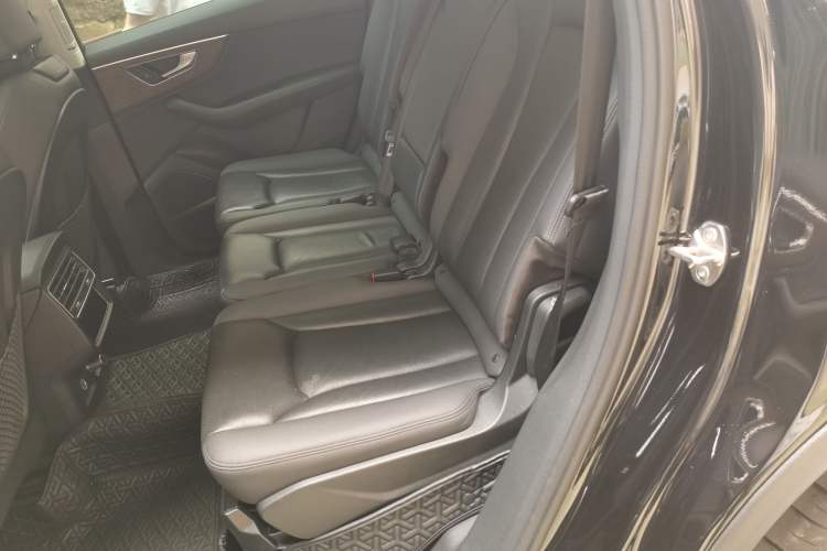 Used Audi Q7 2021 55 TFSI quattro S line Sport model
