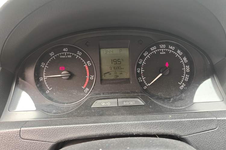 Used Skoda Rapid 2015 1.6L Automatic Enjoyment Selection Model Odometer Close Up